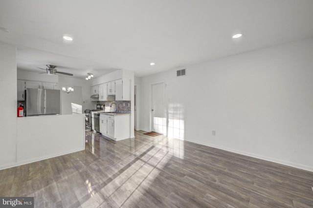 30 OAK FOREST DR, Sicklerville, NJ 08081