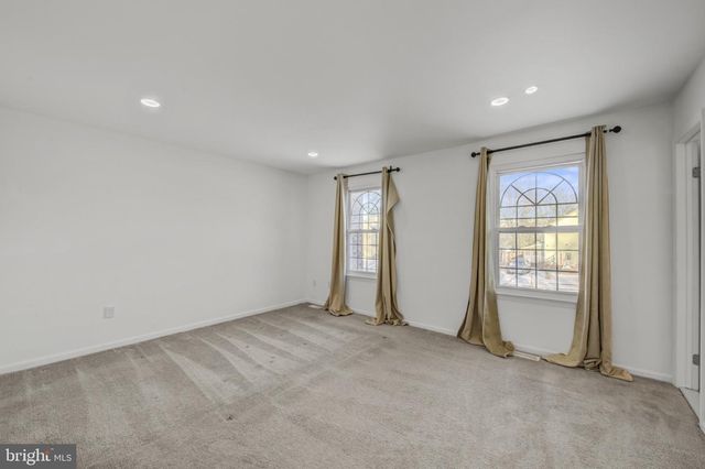 30 OAK FOREST DR, Sicklerville, NJ 08081