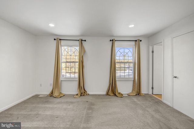 30 OAK FOREST DR, Sicklerville, NJ 08081