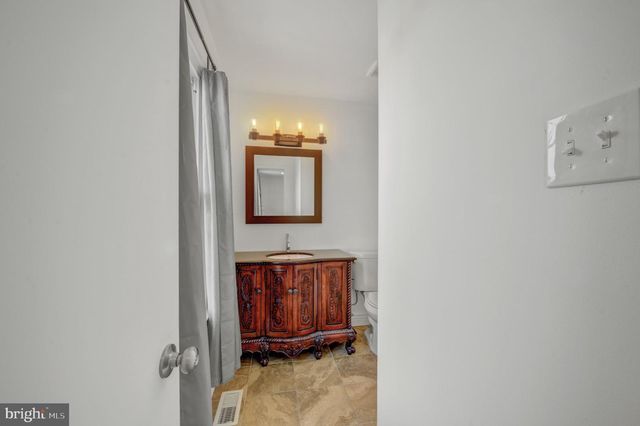 30 OAK FOREST DR, Sicklerville, NJ 08081