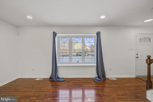 30 OAK FOREST DR, Sicklerville, NJ 08081