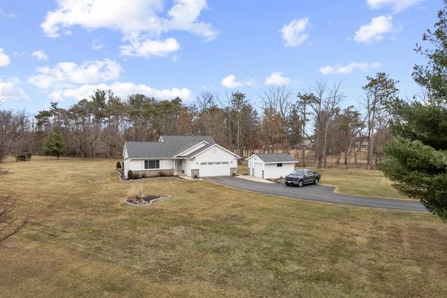 W966 North Drive, Brodhead, WI 53520