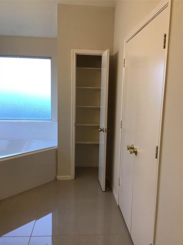 19818 Twisted Creek Drive, Tomball, TX 77375