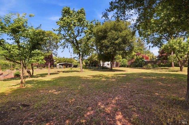 644 Piezzi Rd, Santa Rosa, CA 95401