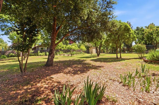 644 Piezzi Rd, Santa Rosa, CA 95401