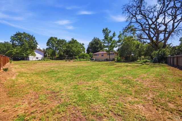 644 Piezzi Rd, Santa Rosa, CA 95401