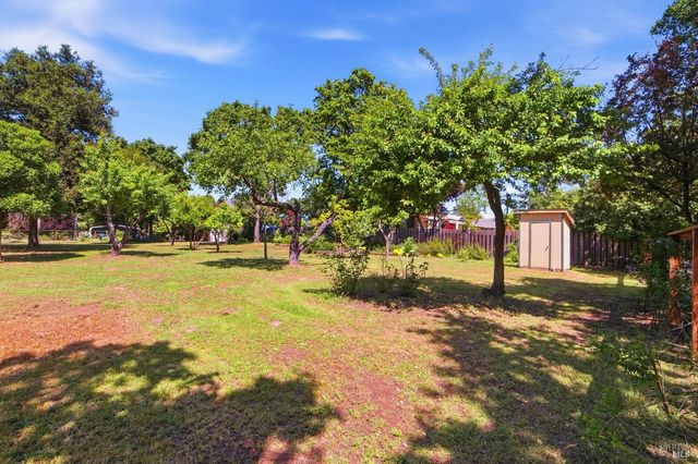 644 Piezzi Rd, Santa Rosa, CA 95401