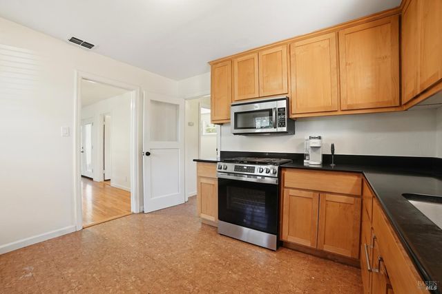 644 Piezzi Rd, Santa Rosa, CA 95401