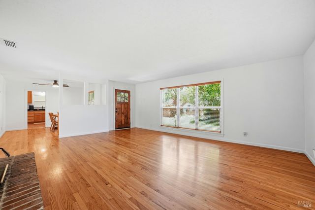 644 Piezzi Rd, Santa Rosa, CA 95401