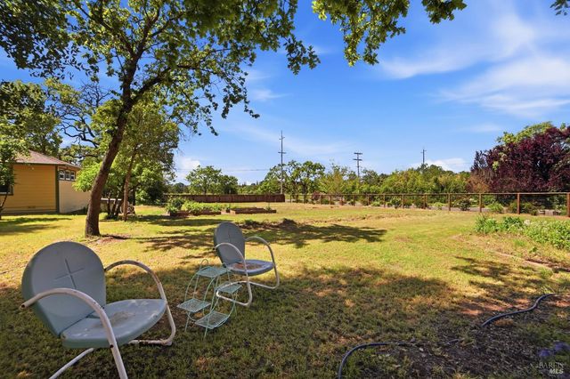 644 Piezzi Rd, Santa Rosa, CA 95401