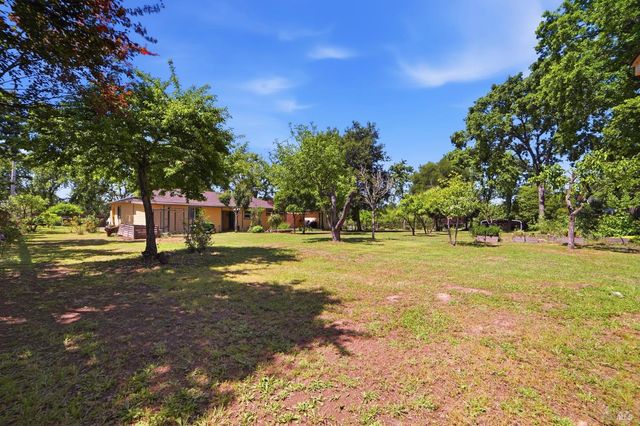 644 Piezzi Rd, Santa Rosa, CA 95401