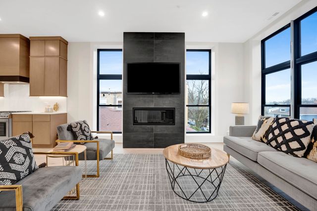 4353 N Richmond Avenue 2S, Chicago, IL 60618