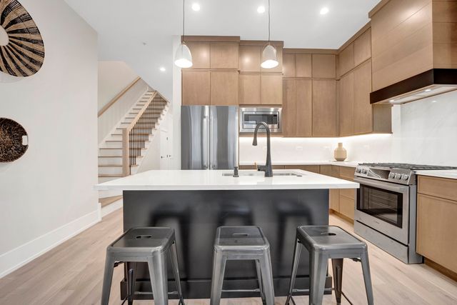 4353 N Richmond Avenue 2S, Chicago, IL 60618