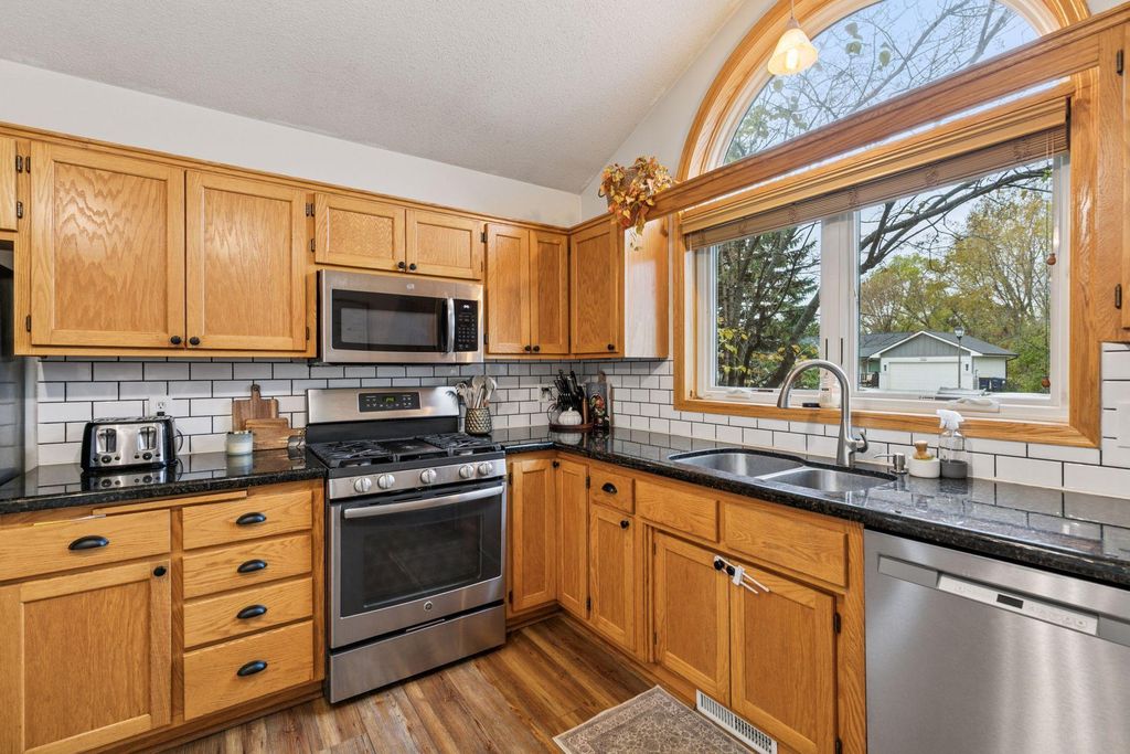 17070 Glencoe Avenue, Lakeville, MN 55044