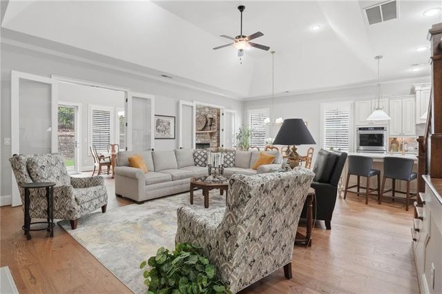 5925 Overlook Club Circle, Suwanee, GA 30024