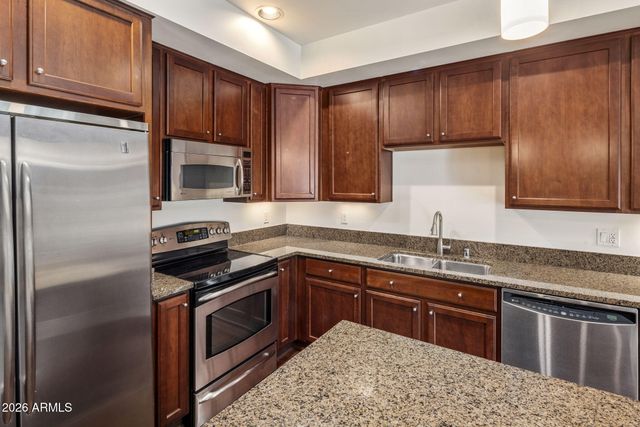 525 W LAKESIDE Drive 141, Tempe, AZ 85281