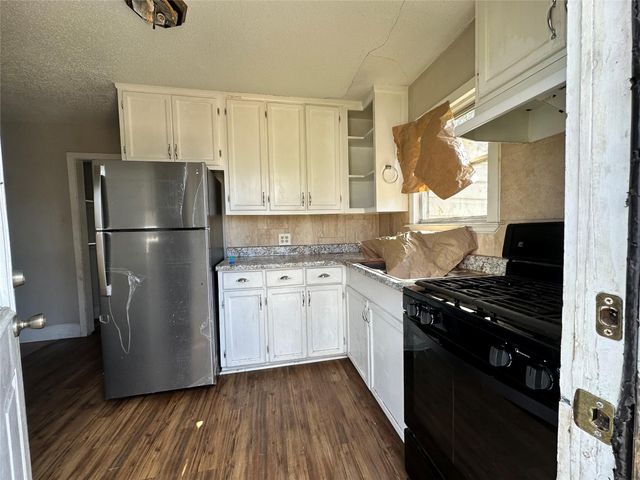 208 S Colbert Street, Dayton, TX 77535