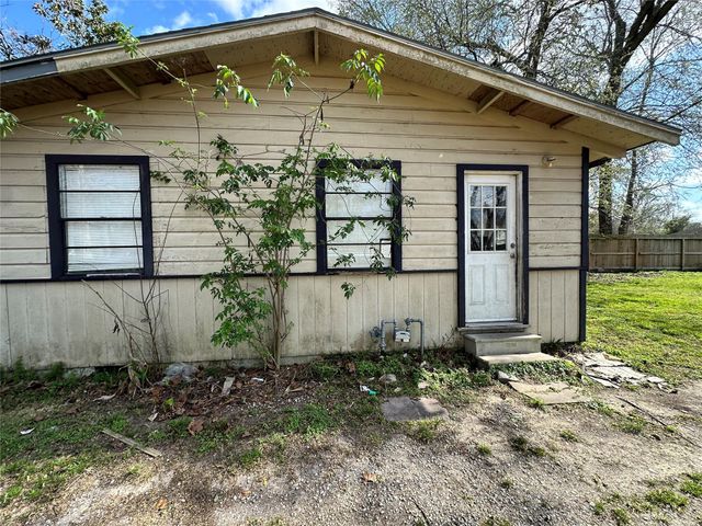 208 S Colbert Street, Dayton, TX 77535