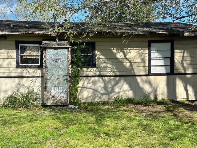 208 S Colbert Street, Dayton, TX 77535