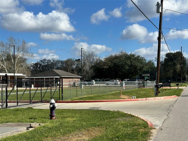 208 S Colbert Street, Dayton, TX 77535