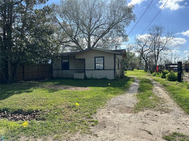208 S Colbert Street, Dayton, TX 77535