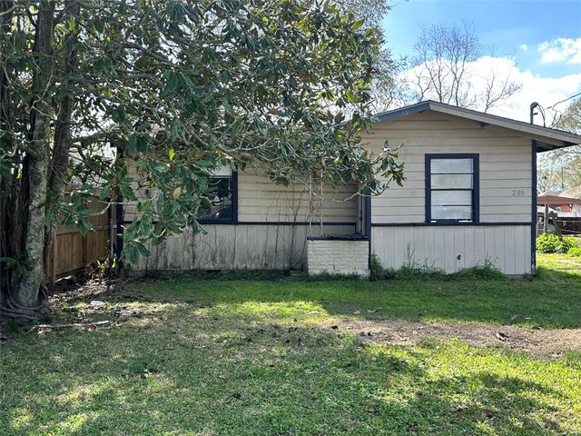 208 S Colbert Street, Dayton, TX 77535