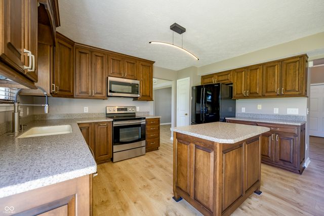 5730 Columbia Circle, Greenwood, IN 46142