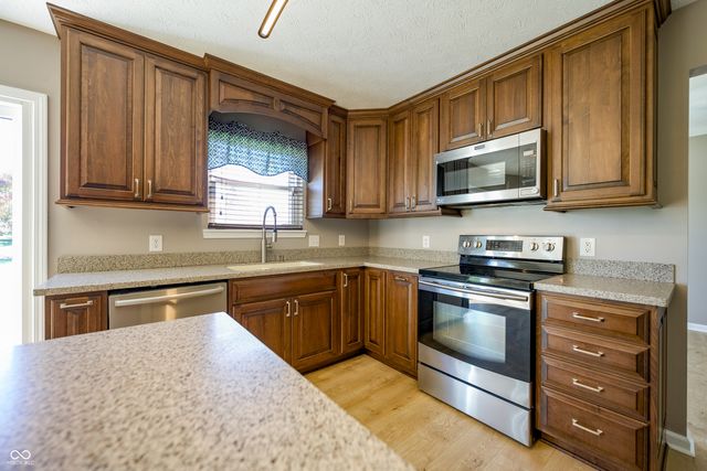 5730 Columbia Circle, Greenwood, IN 46142