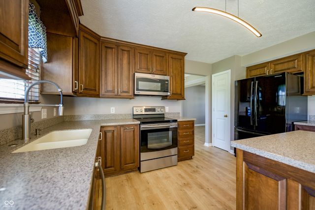 5730 Columbia Circle, Greenwood, IN 46142