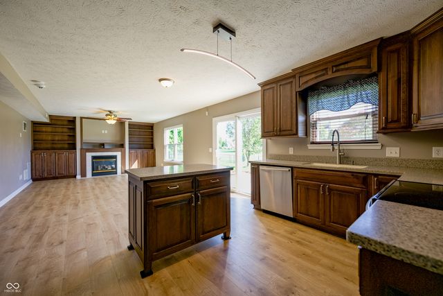 5730 Columbia Circle, Greenwood, IN 46142