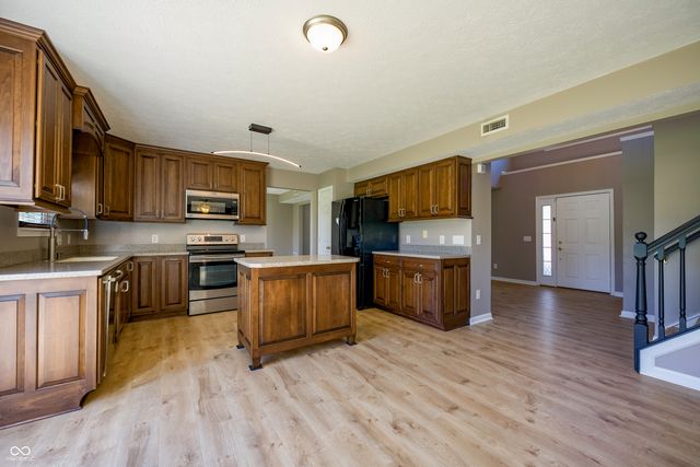 5730 Columbia Circle, Greenwood, IN 46142