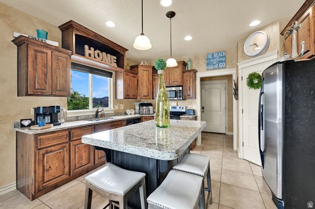 1234 S SHOTLEY BRIDGE DR, Syracuse, UT 84075