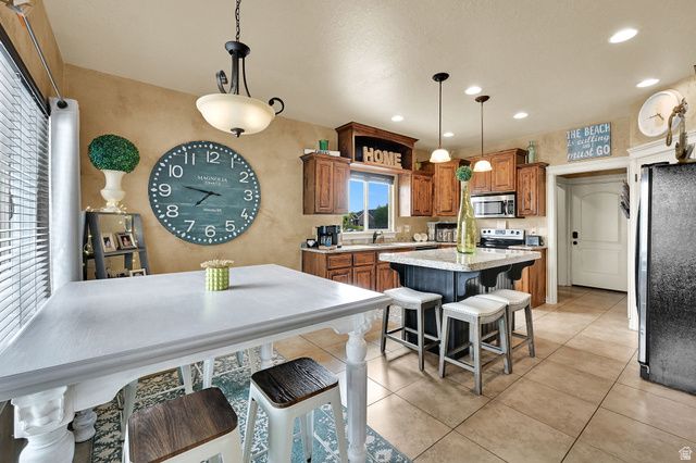 1234 S SHOTLEY BRIDGE DR, Syracuse, UT 84075