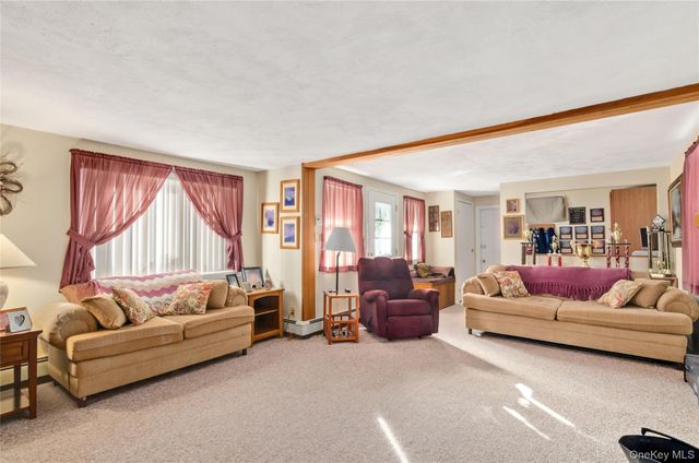 25 45th Street, Islip, NY 11751