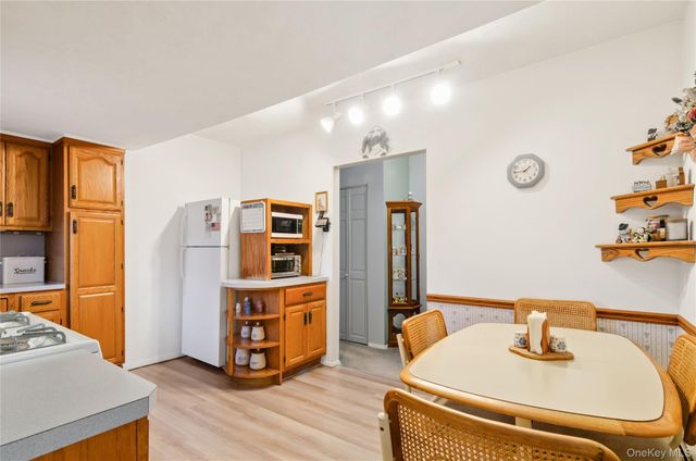 25 45th Street, Islip, NY 11751