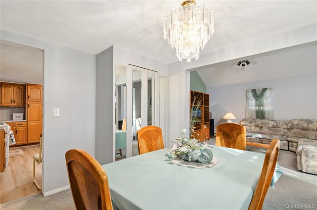 25 45th Street, Islip, NY 11751