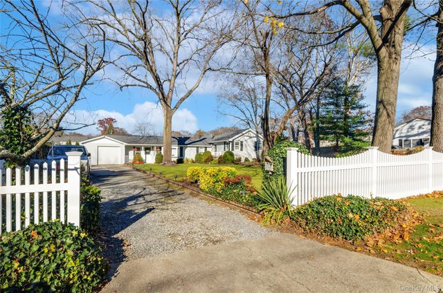 25 45th Street, Islip, NY 11751