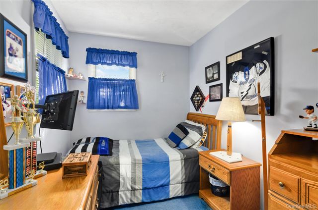 25 45th Street, Islip, NY 11751