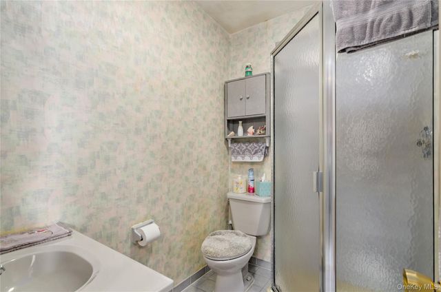 25 45th Street, Islip, NY 11751