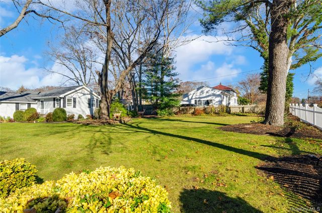 25 45th Street, Islip, NY 11751