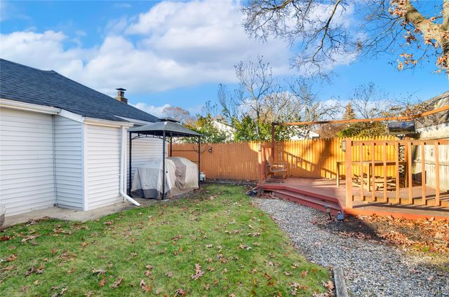 25 45th Street, Islip, NY 11751