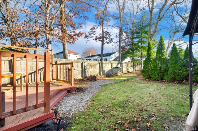 25 45th Street, Islip, NY 11751