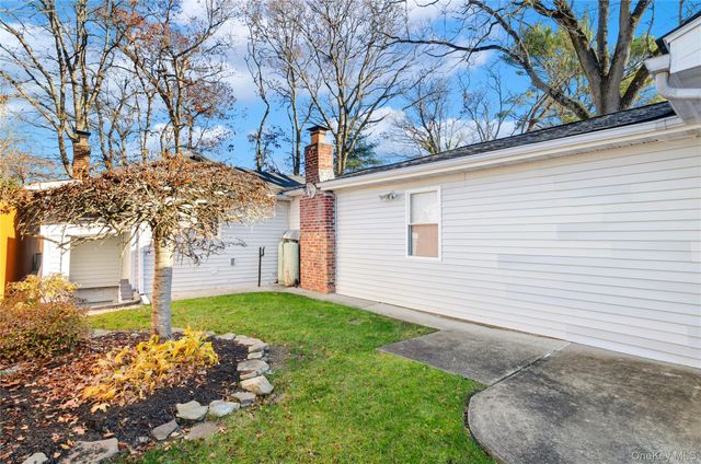 25 45th Street, Islip, NY 11751