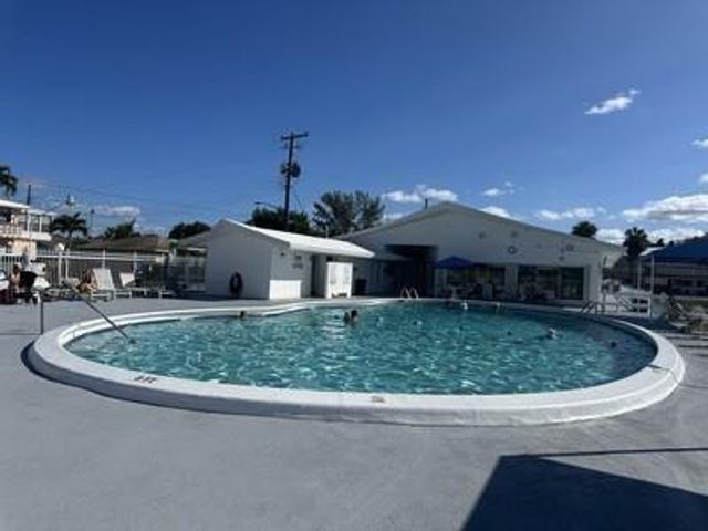 1050 SW 11th Street 1L, Hallandale Beach, FL 33009