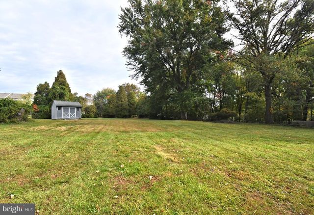 2221 OAKFIELD RD, Warrington, PA 18976