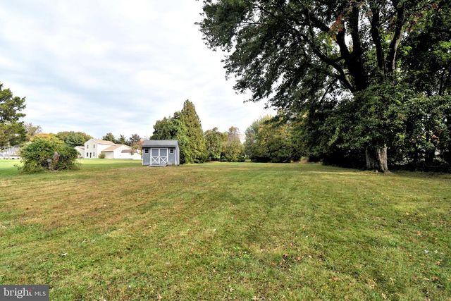 2221 OAKFIELD RD, Warrington, PA 18976