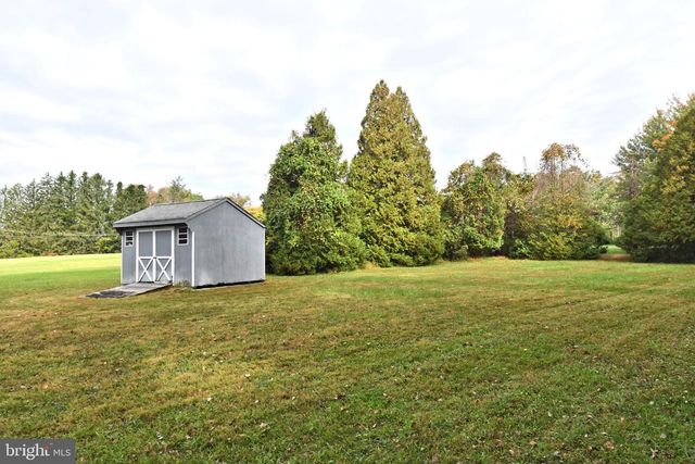 2221 OAKFIELD RD, Warrington, PA 18976