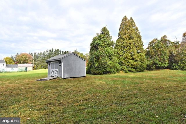 2221 OAKFIELD RD, Warrington, PA 18976