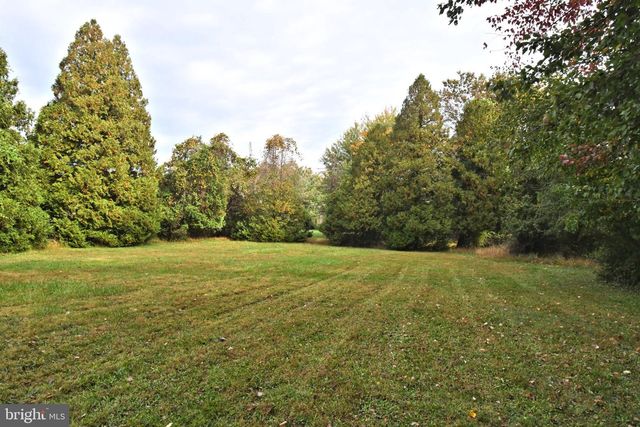 2221 OAKFIELD RD, Warrington, PA 18976