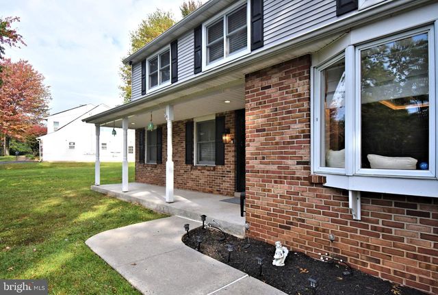 2221 OAKFIELD RD, Warrington, PA 18976